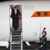 Le roi Willem-Alexander et la reine Maxima des Pays-Bas arrivent à l'aéroport de Villacoublay à Paris, à l'occasion d'une visite d'état de deux jours en France, le 9 mars 2016