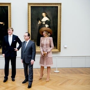 Le roi Willem-Alexander, la reine Maxima des Pays-Bas, en visite d'Etat, et François Hollande ont assisté au dévoilement de deux portraits peints par Rembrandt en 1635, acquis conjointement par la République française et le Royaume des Pays-Bas pour le compte du musée du Louvre et du Rijksmuseum, au Musée du Louvre à Paris le 10 mars 2016