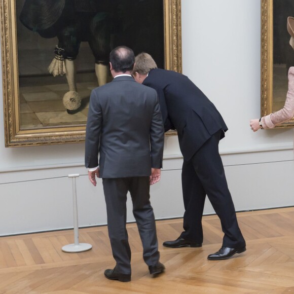 Le roi Willem-Alexander, la reine Maxima des Pays-Bas, en visite d'Etat, et François Hollande ont assisté au dévoilement de deux portraits peints par Rembrandt en 1635, acquis conjointement par la République française et le Royaume des Pays-Bas pour le compte du musée du Louvre et du Rijksmuseum, au Musée du Louvre à Paris le 10 mars 2016