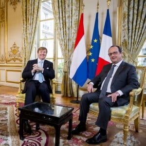 François Hollande a reçu le roi Willem-Alexander et la reine Maxima des Pays-Bas au palais de l'Elysée à Paris le 10 mars 2016 dans le cadre de leur visite d'Etat de deux jours.