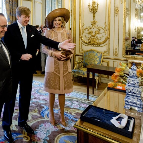 François Hollande a reçu le roi Willem-Alexander et la reine Maxima des Pays-Bas au palais de l'Elysée à Paris le 10 mars 2016 dans le cadre de leur visite d'Etat de deux jours.