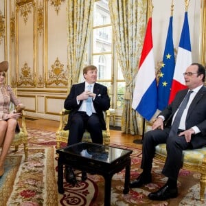 François Hollande a reçu le roi Willem-Alexander et la reine Maxima des Pays-Bas au palais de l'Elysée à Paris le 10 mars 2016 dans le cadre de leur visite d'Etat de deux jours.