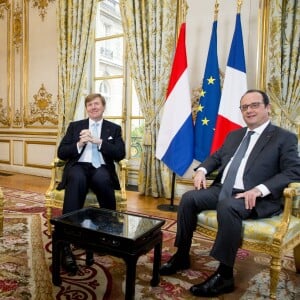 François Hollande a reçu le roi Willem-Alexander et la reine Maxima des Pays-Bas au palais de l'Elysée à Paris le 10 mars 2016 dans le cadre de leur visite d'Etat de deux jours.