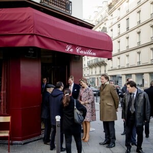 Le roi Willem-Alexander et la reine Maxima des Pays-Bas se sont rendus ce matin au Carillon, l'un des cafés touchés par les attentats du 13 novembre à Paris le 11 Mars 2016. 11/03/2016 - Paris