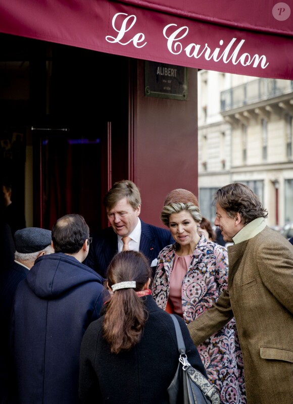 Le roi Willem-Alexander et la reine Maxima des Pays-Bas se sont rendus ce matin au Carillon, l'un des cafés touchés par les attentats du 13 novembre à Paris le 11 Mars 2016. 11/03/2016 - Paris