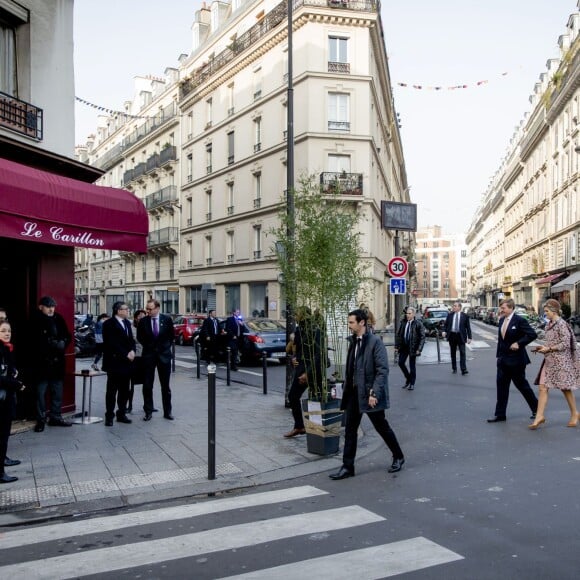 Le roi Willem-Alexander et la reine Maxima des Pays-Bas se sont rendus ce matin au Carillon, l'un des cafés touchés par les attentats du 13 novembre à Paris le 11 Mars 2016. 11/03/2016 - Paris