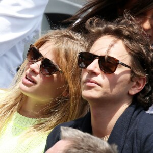 Mélanie Thierry et son compagnon Raphaël - People dans les tribunes des Internationaux de France de tennis de Roland-Garros à Paris, le 2 juin 2015.