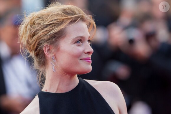 Mélanie Thierry (boucles d'oreilles et bracelet Montblanc Princesse Grace) - Montée des marches du film "Carol" lors du 68e Festival International du Film de Cannes, le 17 mai 2015.