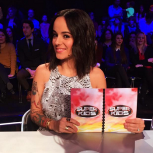 Alizée dans le jury de SuperKids sur M6 lors du tournage, mars 2016.