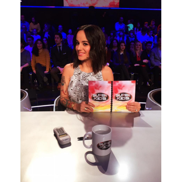 Alizée dans le jury de SuperKids sur M6 lors du tournage, mars 2016.