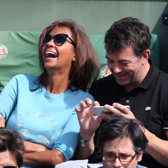 Karine Le Marchand et Stéphane Plaza - People dans les tribunes des Internationaux de France de tennis de Roland Garros à Paris. Le 1er juin 2015.