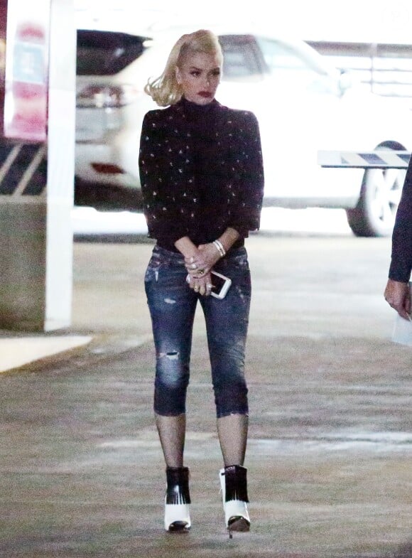 Exclusif - Gwen Stefani, accompagnée de son garde du corps, à la sortie d'un centre médical à Los Angeles. Le 22 février 2016