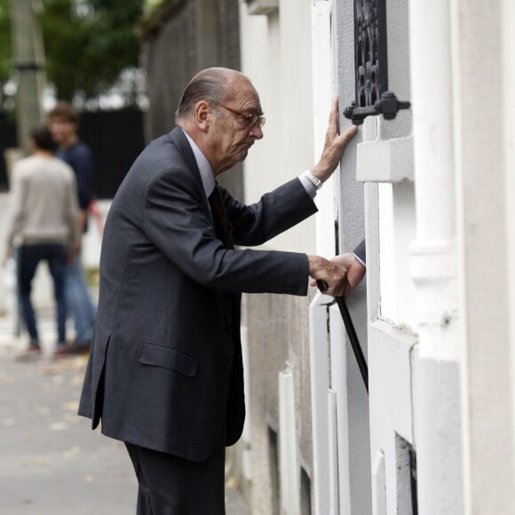 Jacques Chirac se rend chez des amis à Neuilly-sur-Seine le 4 octobre 2014.