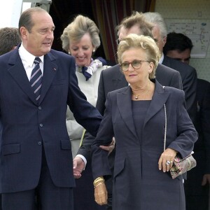 Jacques Chirac et sa femme Bernadette à l'aéroport de Tegel à Berlin, le 26 juin 2000