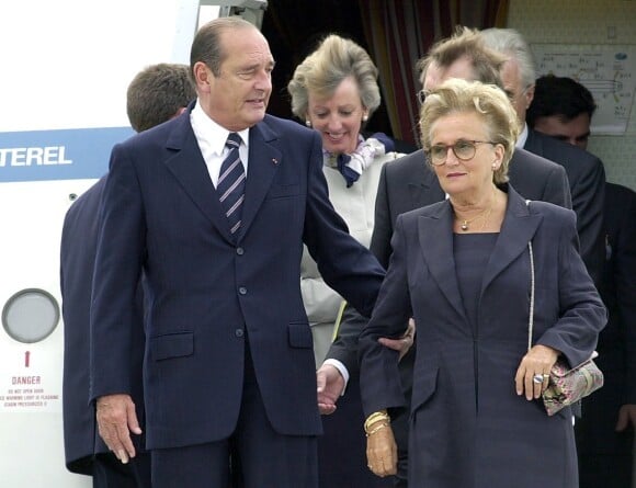 Jacques Chirac et sa femme Bernadette à l'aéroport de Tegel à Berlin, le 26 juin 2000