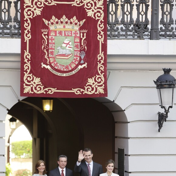 Le roi Felipe VI et la reine Letizia d'Espagne étaient en visite officielle à Porto Rico le 15 mars 2016 à l'occasion du VIIe Congrès international de la langue espagnole.