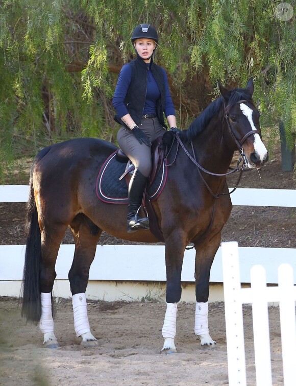 Exclusif - Iggy Azalea fait de l'équitation à Los Angeles. Le 2 décembre 2015