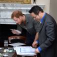 Le prince Harry participe à un briefing de l'association MapAction à Londres, le 16 mars 2016, pour faire le point sur les actions caritatives après les tremblements de terre au Népal avant sa visite officielle du 19 au 23.