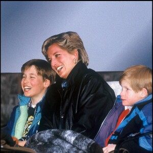 La princesse Diana avec le prince William et le prince Harry aux sports d'hiver à Lech en 1993