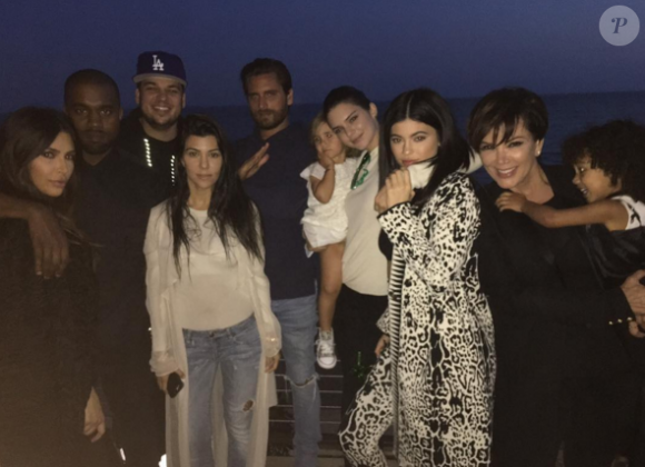 La famille Kardashian réunie pour l'anniversaire de Rob Jr. au restaurant Nobu à Malibu, le 17 mars 2016.