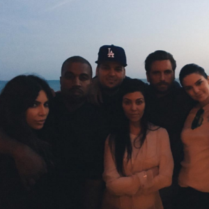 La famille Kardashian réunie pour l'anniversaire de Rob Jr. au restaurant Nobu à Malibu, le 17 mars 2016.