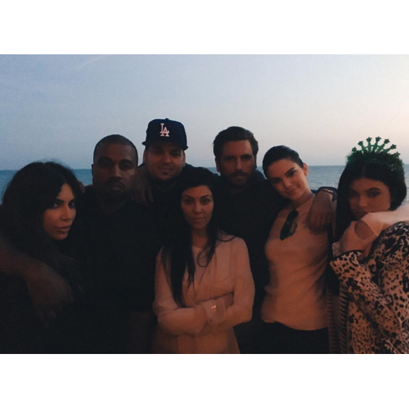 La famille Kardashian réunie pour l'anniversaire de Rob Jr. au restaurant Nobu à Malibu, le 17 mars 2016.