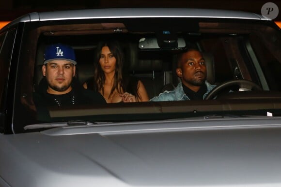 Kim Kardashian, son mari Kanye West et Rob à la soirée d'anniversaire de Rob Kardashian Jr. au restaurant Nobu à Malibu, le 17 mars 2016.
