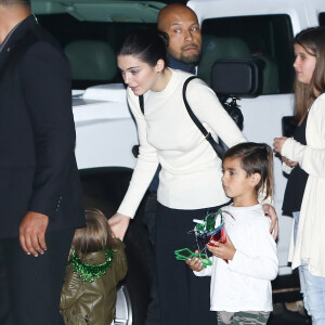 Kendall Jenner, Penelop et North à la soirée d'anniversaire de Rob Kardashian Jr. au restaurant Nobu à Malibu, le 17 mars 2016.