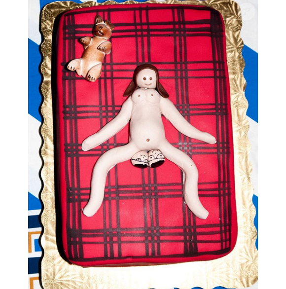 Terry Richardson a publié une photo du gateau de la baby-shower de sa petite amie Alexandra qui attend des jumeaux sur sa page Instagram, au mois de janvier 2016.