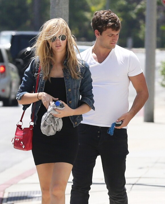 Alex Pettyfer et sa petite-amie Marloes Horst, le 26/05/2014 - Hollywood