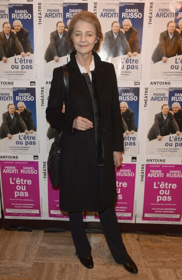 Charlotte Rampling - Photocall de la générale de la pièce "L'être ou pas" au Théâtre Antoine à Paris le 21 mars 2016. © Coadic Guirec/Bestimage
