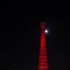 La Tour Eiffel illuminée aux couleurs de la Belgique, en hommage aux victimes des attentats de Bruxelles, Paris le 22 mas 2016.
