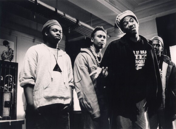 Jarobi White, Ali Shaheed Muhammad, Q-Tip, et Phife Dawg du groupe A Tribe Called Quest, sur le tournage du clip 'I Left My Wallet in El Segundo' en 1990