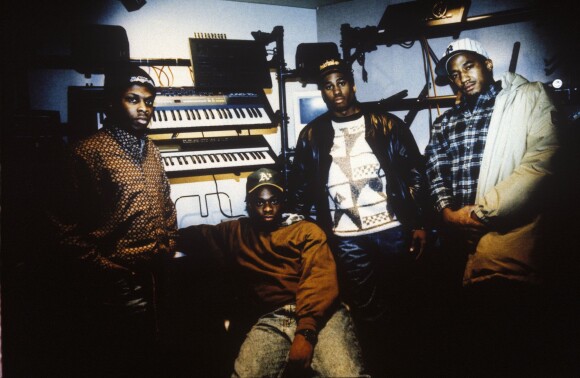 Phife Dawg, Jarobi White, Ali Shaheed Muhammad et Q-Tip du groupe A Tribe Called Quest , lors d'un shooting photo en studio, courant 1990.