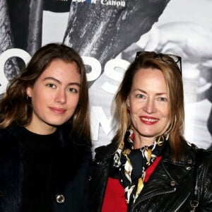 Gabrielle Lazure et sa fille Emma - Inauguration de l'exposition photographique de Nikos Aliagas intitulée "Corps et âmes" à la Conciergerie à Paris le 23 Mars 2016. L'animateur de TF1 présente, dans ce monument historique et révolutionnaire, une facette moins connue de sa personnalité : il expose, en grand format et en noir et blanc, dix clichés très personnels ainsi qu'un diaporama de portraits de personnalités du 24 mars au 22 mai 2016. © Dominique Jacovides / Bestimage