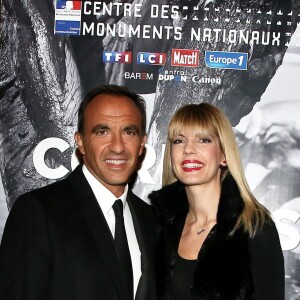 Nikos Aliagas et sa compagne Tina Grigoriou - Inauguration de l'exposition photographique de Nikos Aliagas intitulée "Corps et âmes" à la Conciergerie à Paris le 23 Mars 2016. L'animateur de TF1 présente, dans ce monument historique et révolutionnaire, une facette moins connue de sa personnalité : il expose, en grand format et en noir et blanc, dix clichés très personnels ainsi qu'un diaporama de portraits de personnalités du 24 mars au 22 mai 2016. © Dominique Jacovides / Bestimage