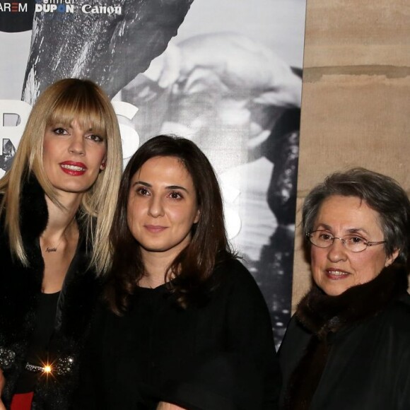 Nikos Aliagas avec sa compagne Tina, sa soeur Maria et ses parents Andreas et Harula - Inauguration de l'exposition photographique de Nikos Aliagas intitulée "Corps et âmes" à la Conciergerie à Paris le 23 Mars 2016. L'animateur de TF1 présente, dans ce monument historique et révolutionnaire, une facette moins connue de sa personnalité : il expose, en grand format et en noir et blanc, dix clichés très personnels ainsi qu'un diaporama de portraits de personnalités du 24 mars au 22 mai 2016. © Dominique Jacovides / Bestimage 23/03/2016 - Paris