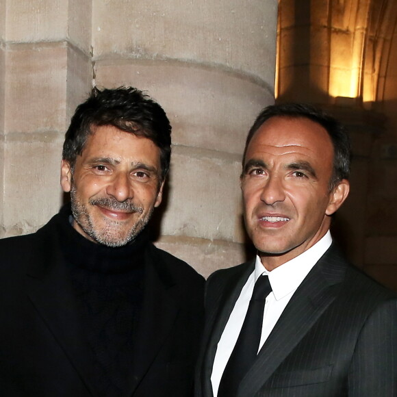 Pascal Elbé, Nikos Aliagas - Inauguration de l'exposition photographique de Nikos Aliagas intitulée "Corps et âmes" à la Conciergerie à Paris le 23 Mars 2016. L'animateur de TF1 présente, dans ce monument historique et révolutionnaire, une facette moins connue de sa personnalité : il expose, en grand format et en noir et blanc, dix clichés très personnels ainsi qu'un diaporama de portraits de personnalités du 24 mars au 22 mai 2016. © Dominique Jacovides / Bestimage