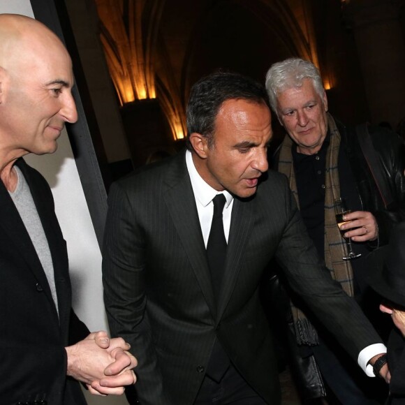 Nicolas Canteloup, Nikos Aliagas et son père Andreas - Inauguration de l'exposition photographique de Nikos Aliagas intitulée "Corps et âmes" à la Conciergerie à Paris le 23 Mars 2016. L'animateur de TF1 présente, dans ce monument historique et révolutionnaire, une facette moins connue de sa personnalité : il expose, en grand format et en noir et blanc, dix clichés très personnels ainsi qu'un diaporama de portraits de personnalités du 24 mars au 22 mai 2016. © Dominique Jacovides / Bestimage