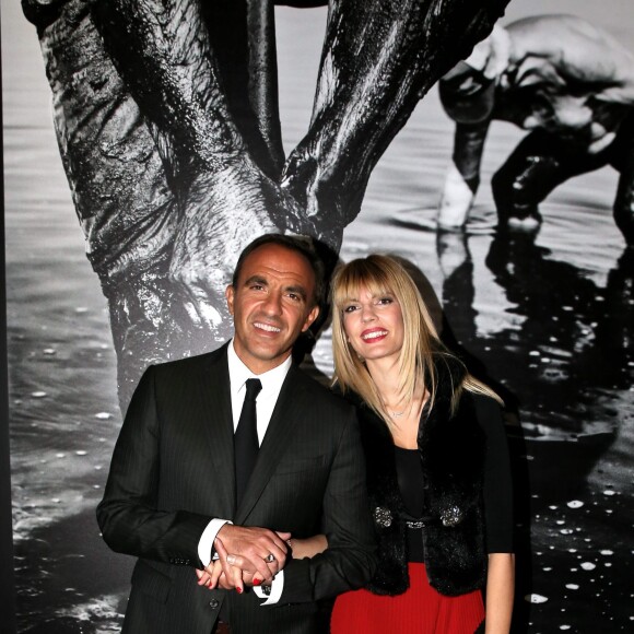 Nikos Aliagas et sa compagne Tina Grigoriou - Inauguration de l'exposition photographique de Nikos Aliagas intitulée "Corps et âmes" à la Conciergerie à Paris le 23 Mars 2016. L'animateur de TF1 présente, dans ce monument historique et révolutionnaire, une facette moins connue de sa personnalité : il expose, en grand format et en noir et blanc, dix clichés très personnels ainsi qu'un diaporama de portraits de personnalités du 24 mars au 22 mai 2016. © Dominique Jacovides / Bestimage