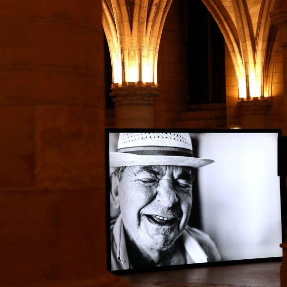 Ambiance - Inauguration de l'exposition photographique de Nikos Aliagas intitulée "Corps et âmes" à la Conciergerie à Paris le 23 Mars 2016. L'animateur de TF1 présente, dans ce monument historique et révolutionnaire, une facette moins connue de sa personnalité : il expose, en grand format et en noir et blanc, dix clichés très personnels ainsi qu'un diaporama de portraits de personnalités du 24 mars au 22 mai 2016. © Dominique Jacovides / Bestimage