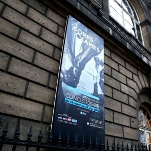 Ambiance - Inauguration de l'exposition photographique de Nikos Aliagas intitulée "Corps et âmes" à la Conciergerie à Paris le 23 Mars 2016. L'animateur de TF1 présente, dans ce monument historique et révolutionnaire, une facette moins connue de sa personnalité : il expose, en grand format et en noir et blanc, dix clichés très personnels ainsi qu'un diaporama de portraits de personnalités du 24 mars au 22 mai 2016. © Dominique Jacovides / Bestimage