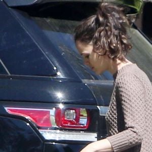 Exclusif - Rachel Bilson va rendre visite à sa mère Janice Stango avec sa fille Briar Rose à Los Angeles, le 23 mars 2016.