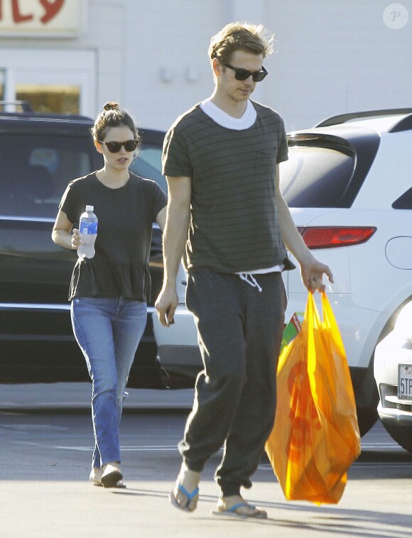 Exclusif - Rachel Bilson et son mari Hayden Christensen sont allés faire du shopping chez ‘Toys R Us' à Burbank, le 21 octobre 2015