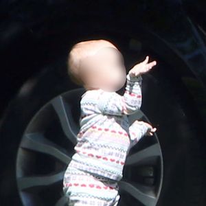 Exclusif - Rachel Bilson rend visite à sa mère Janice Stango avec sa fille Briar Rose à Los Angeles, le 23 mars 2016.