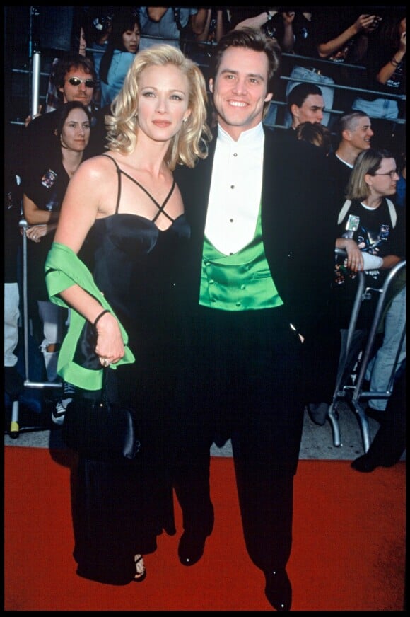 Jim Carrey et Lauren Holly lors de l'avant-première du film Batman Forever en 1995