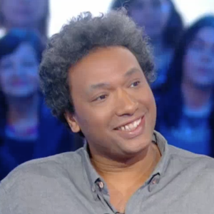 Le chanteur Doc Gynéco (41 ans) sur le plateau de "Salut les Terriens !" (Canal+) Le 26 mars 2016.