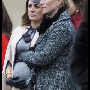 Zara Phillips et son amie Natalie Pinkham, enceinte, lors du Festival de Cheltenham à l'Hippodrome de Cheltenham, le 18 mars 2016.