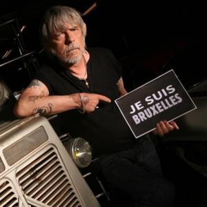 "Pensées à vous mes amis belges, mes frangins, mes aminches. Je serai des vôtres ce week end avec mes amis I Muvrini (pour 2 chansons). Je suis Bruxelles", écrivait Renaud sur sa page Facebook après les attentats qui ont touché la Belgique. Mars 2016