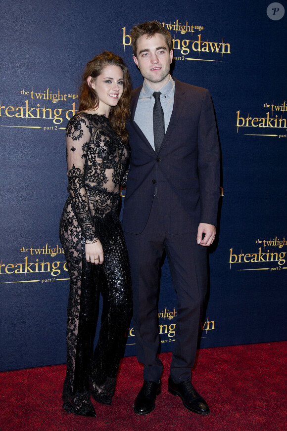 Kristen Stewart et Robert Pattinson lors de l' Avant-Premiere du film Twilight "Breaking Dawn" a Londres, le 14 novembre 2012.